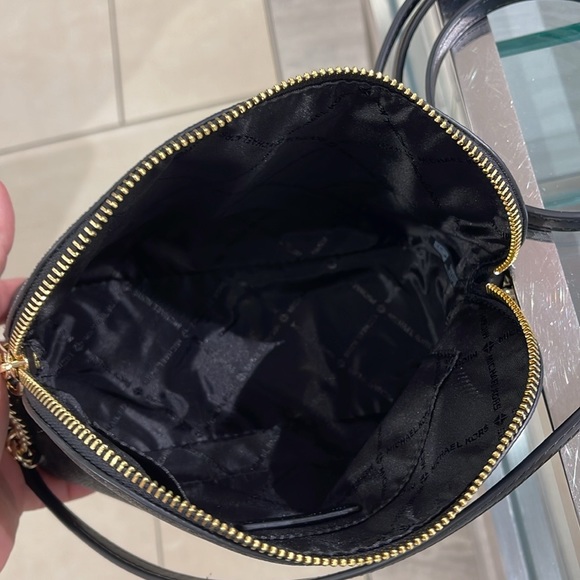 MICHAEL KORS
Jet Set Travel Medium Color-Block Signature Logo Dome Crossbody Bag - Picture 10 of 16